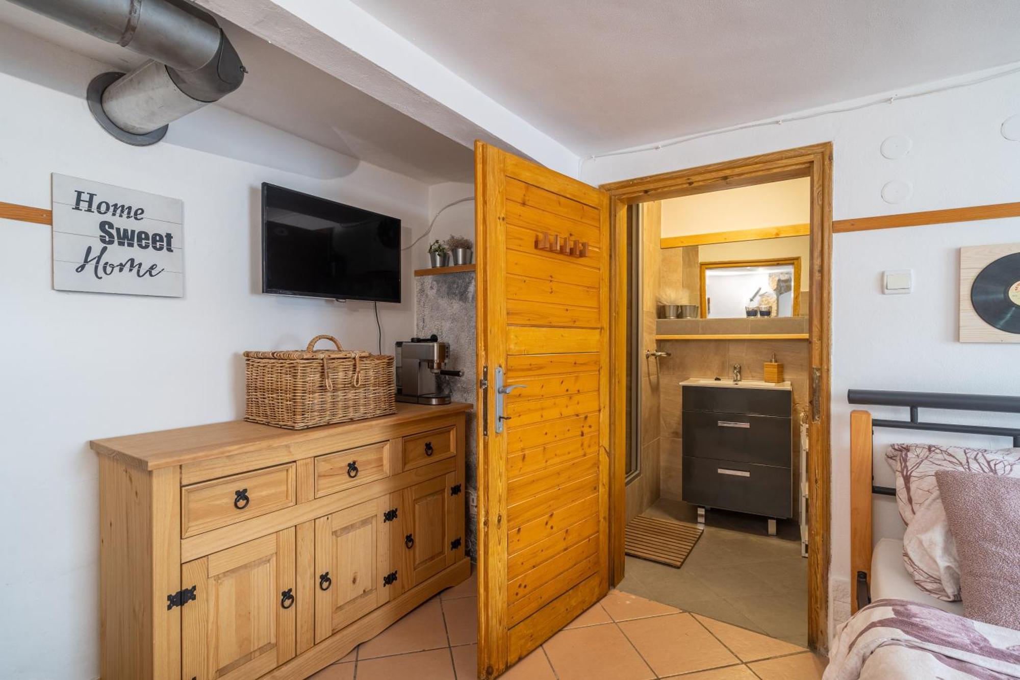 Apartman Karin Rovensko pod Troskami Ngoại thất bức ảnh