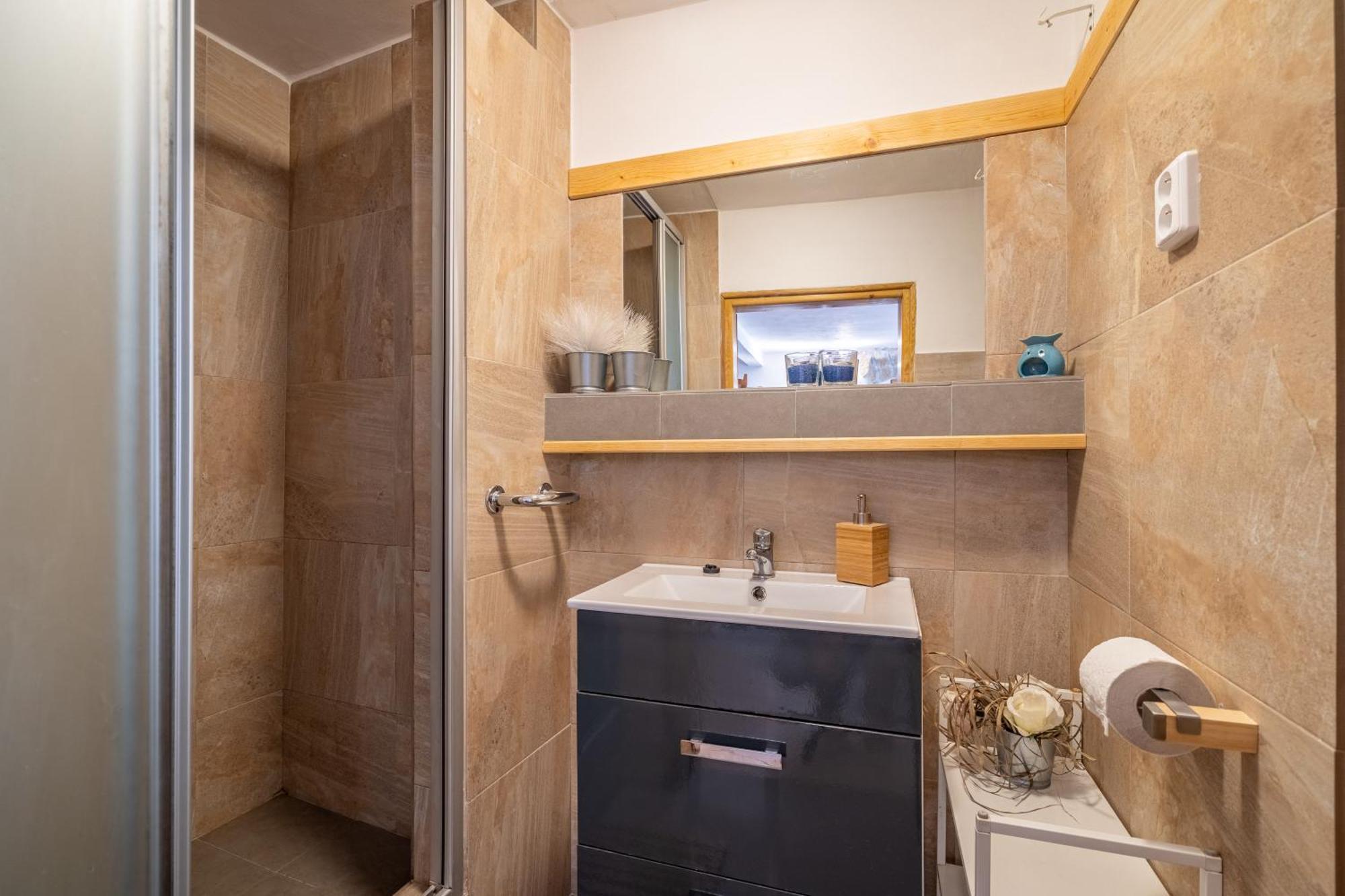Apartman Karin Rovensko pod Troskami Ngoại thất bức ảnh